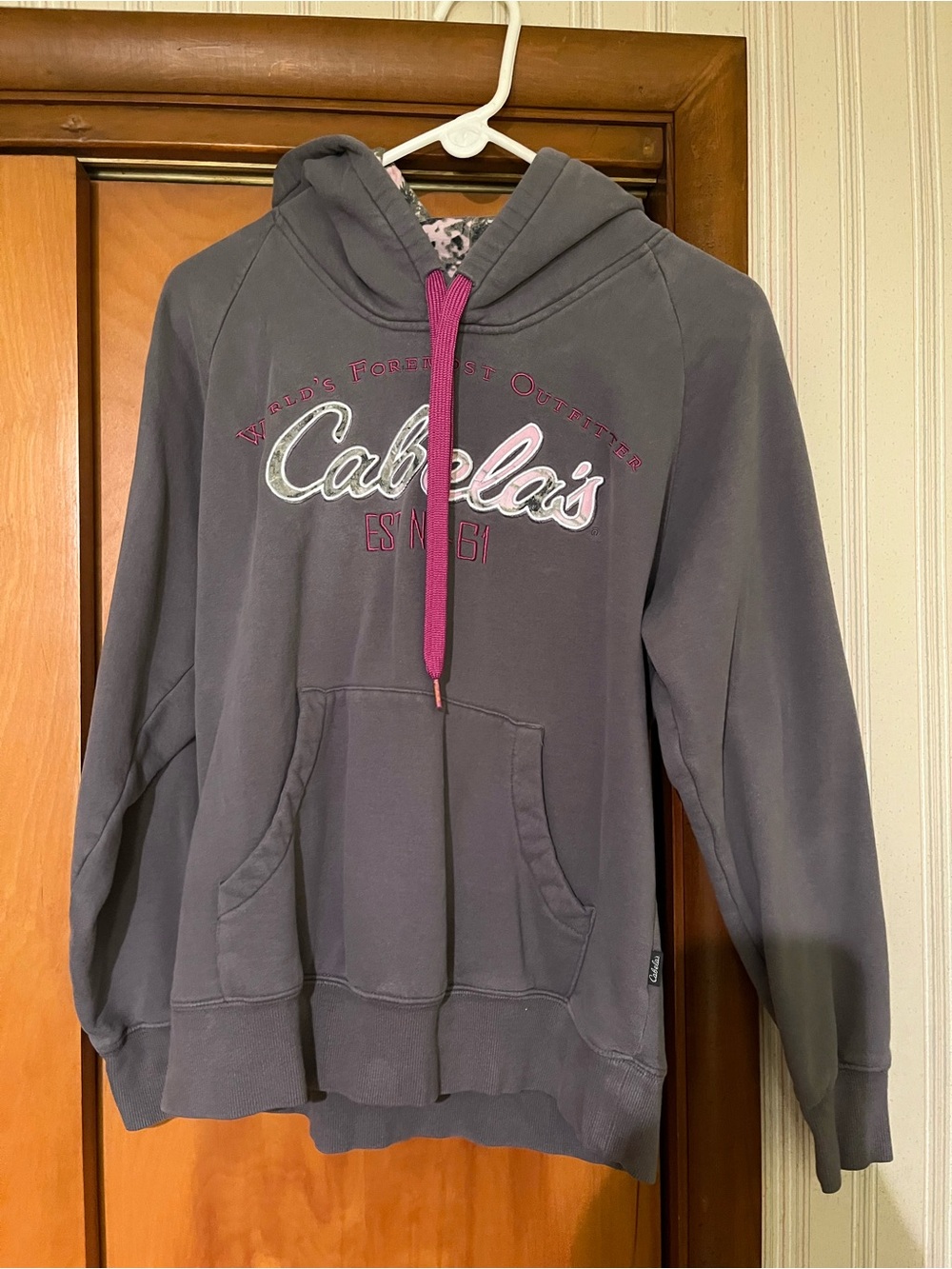 Cabela's ladies Gray Hoodie with Pink Drawcord  Pullover hoodie, size Medium